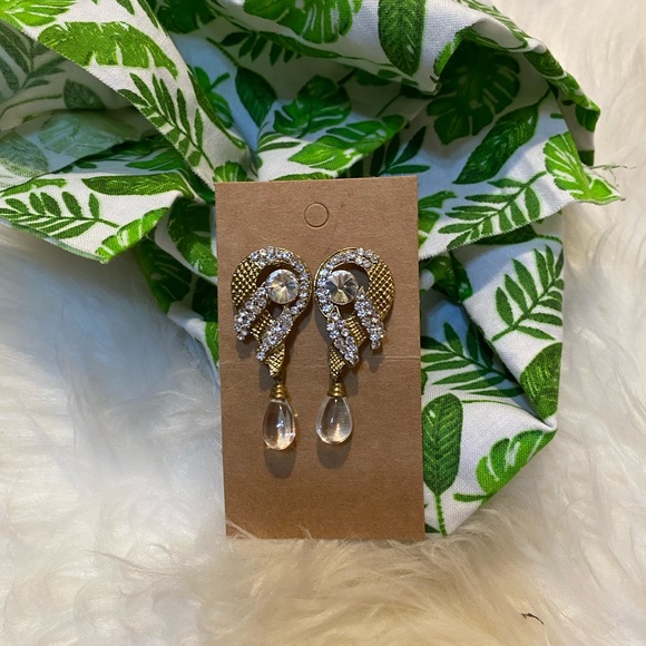 Earring - Picture 5 of 6